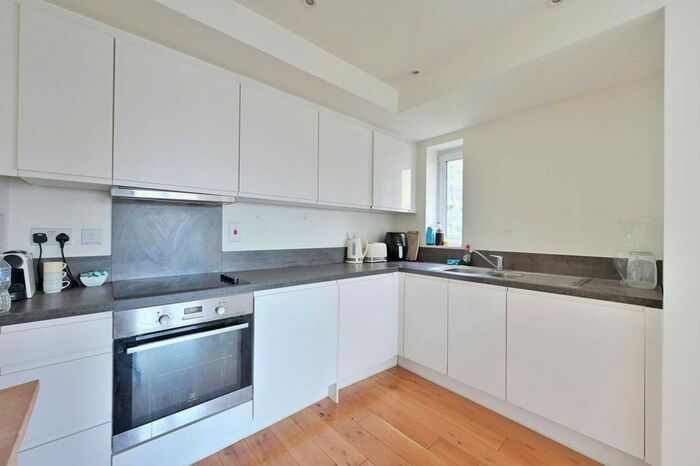 2 Bedroom Flat To Rent In Enterprise Way, Wandsworth, London, SW18