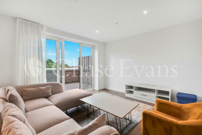 3 Bedroom Apartment To Rent In Tarling House, Elephant Park, Elephant And Castle, SE17