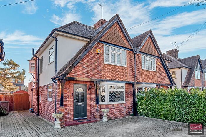 3 Bedroom Semi Detached House For Sale In Meadway, Ashford, TW15