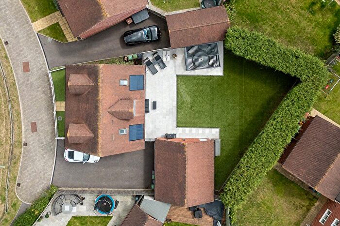 5 Bedroom Detached House For Sale In Peach Road, Horley, Surrey, RH6