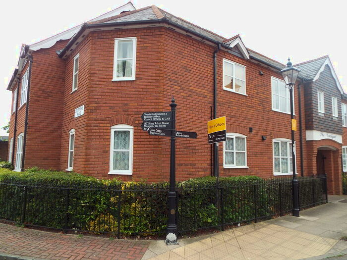 1 Bedroom Flat To Rent In Romsey, SO51