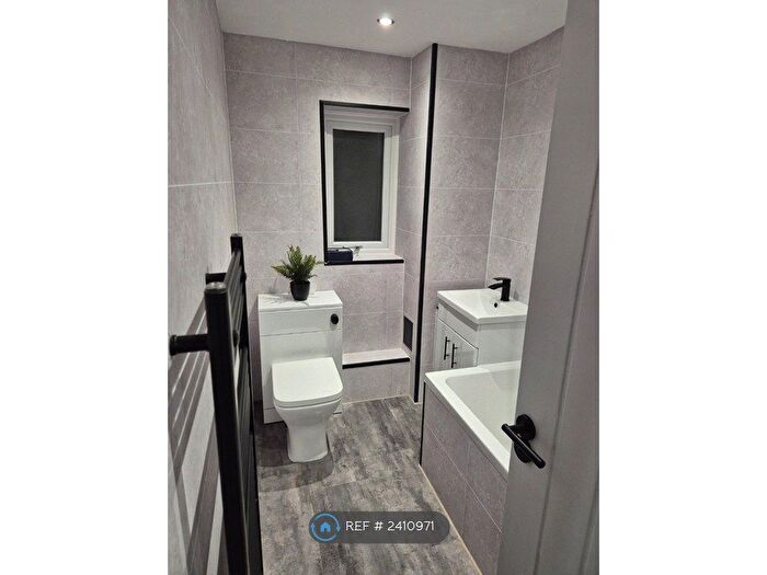 2 Bedroom Flat To Rent In Carron Place, Glasgow, G22