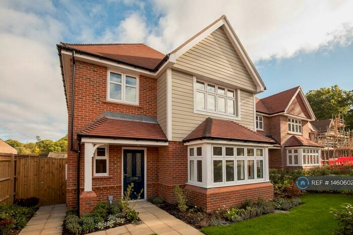 4 Bedroom Detached House To Rent In Clarence Mews, Leatherhead, KT22