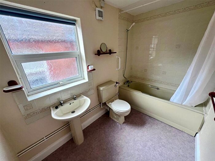1 Bedroom Flat To Rent In Bowling Green Road, Kettering, Northamptonshire, NN15