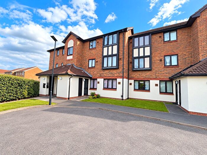 1 Bedroom Flat For Sale In Berry Court, Hounslow, Greater London, TW4
