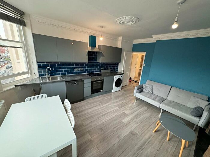 3 Bedroom Flat To Rent In Holland Road, Hove, BN3