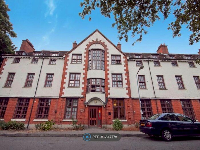 2 Bedroom Flat To Rent In Wanstead, London, E11