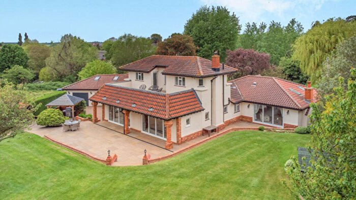 5 Bedroom Detached House For Sale In Lower Way Padbury, Buckingham, MK18