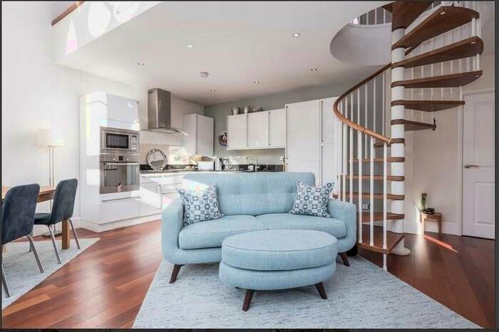 1 Bedroom Flat To Rent In Royal Free Court, SL4