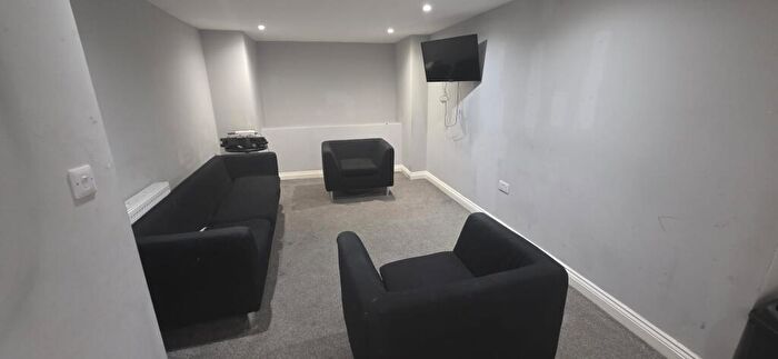 6 Bedroom Terraced House To Rent In Winston Gardens, Headingley, Leeds, LS6