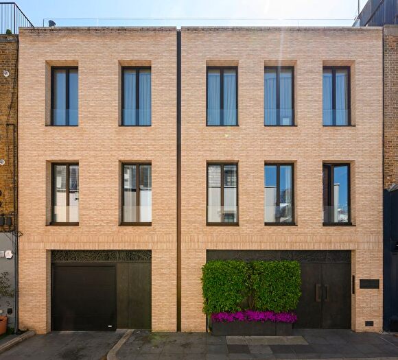 3 Bedroom Flat For Sale In Knights House, - Cheval Place, Knightsbridge, London, SW7