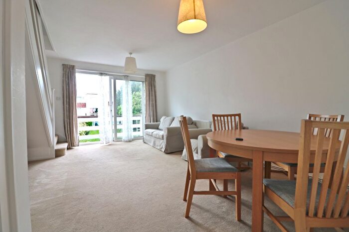 2 Bedroom Flat To Rent In The Firs, London, W5