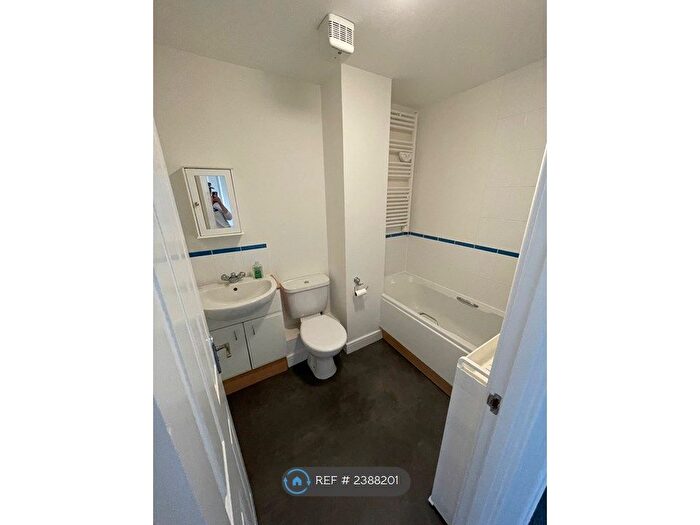 2 Bedroom Flat To Rent In Gisors Road, Southsea, PO4