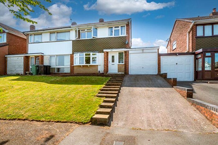 3 Bedroom Semi-Detached House For Sale In Rangeways Road, Kingswinford, DY6
