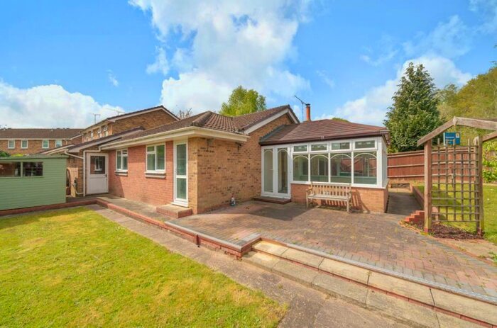 2 Bedroom Bungalow To Rent In Lightwater, GU18