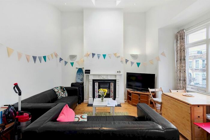 3 Bedroom Flat To Rent In Medora Road, London, SW2