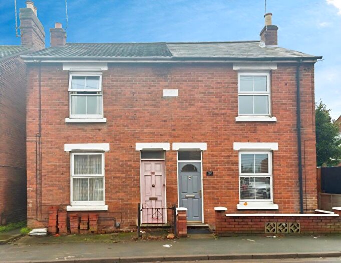 3 Bedroom Semi-Detached House For Sale In Military Road, Colchester, CO1