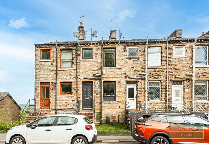 3 Bedroom Terraced House For Sale In Forest Road, Huddersfield, HD5
