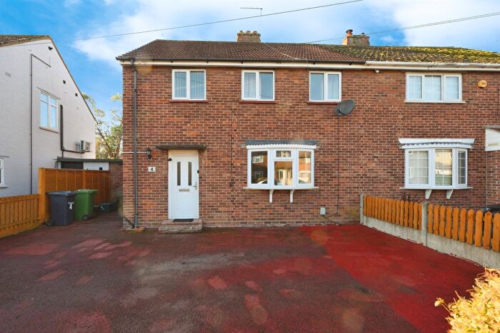 3 Bedroom Semi Detached House For Sale In Tregelles Road, Hoddesdon, EN11