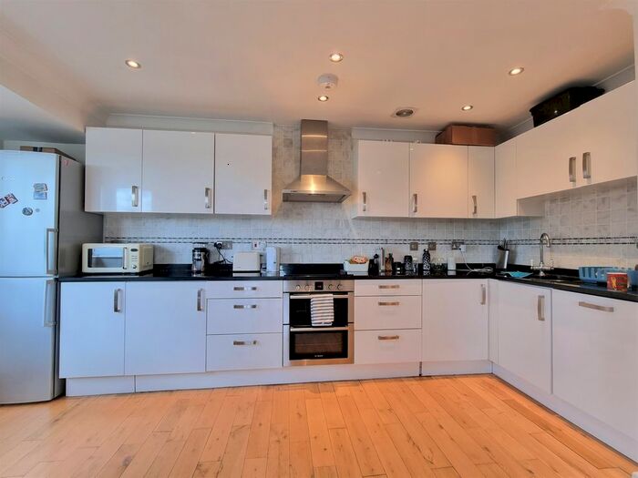 1 Bedroom Flat To Rent In Carlton Place, Kingswood Drive, London, SE19