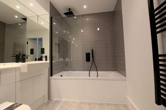 2 Bedroom Flat To Rent In Station Road, Croydon, CR0