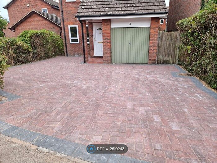 3 Bedroom Detached House To Rent In Beaconsfield Way, Earley, Reading, RG6