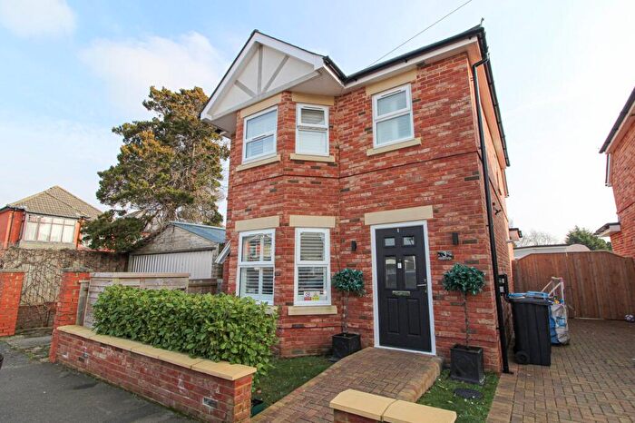 3 Bedroom Detached House For Sale In Mayfield Road, Bournemouth, BH9