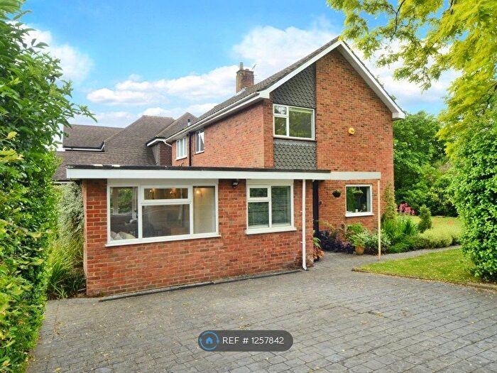 4 Bedroom Detached House To Rent In Dene Close, Worcester Park, KT4