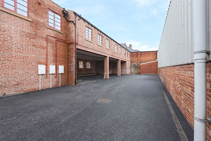 2 Bedroom End Of Terrace House To Rent In Well Meadow Street, Sheffield, S3