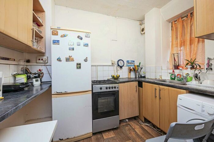 2 Bedroom Flat To Rent In Amhurst Road, Hackney, London, E8