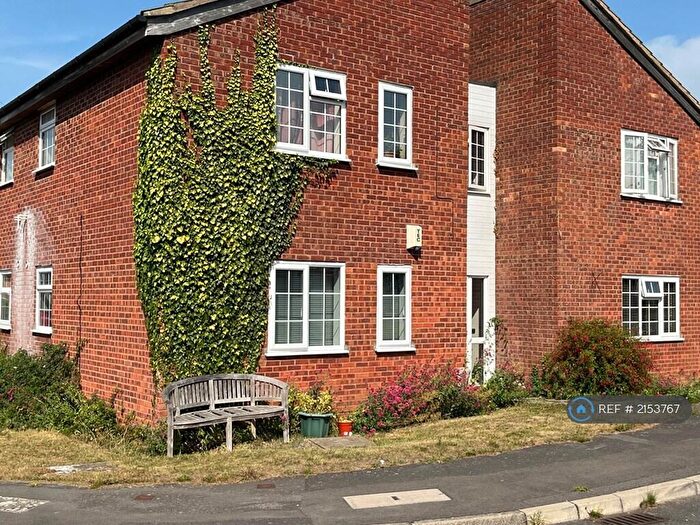 1 Bedroom Flat To Rent In Oak Close, Hinckley, LE10