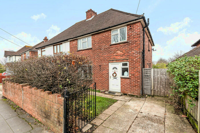 4 Bedroom Semi-Detached House To Rent In Worplesdon Road, Guildford, GU2