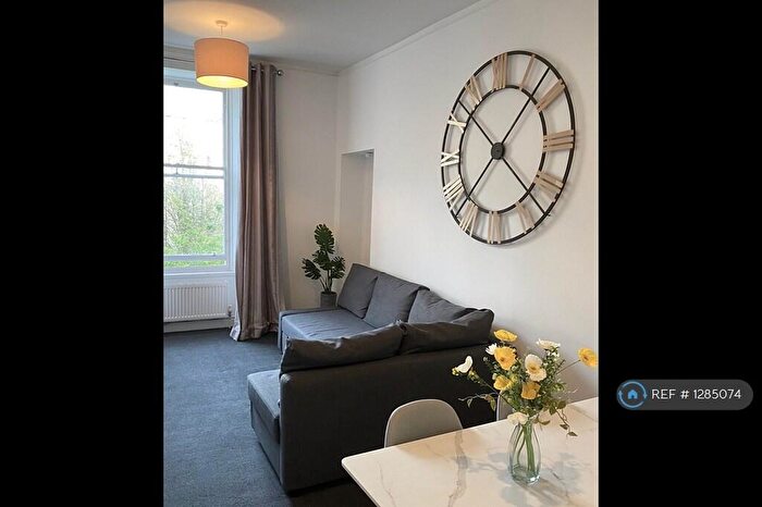 3 Bedroom Flat To Rent In Blackfriars Street, Edinburgh, EH1