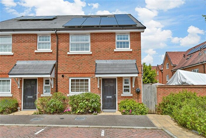 4 Bedroom Semi-Detached House For Sale In Robinson Avenue, Barming, Maidstone, Kent, ME16