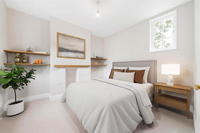 1 Bedroom End Of Terrace House For Sale In Royal Waterman Square, Penge, SE20