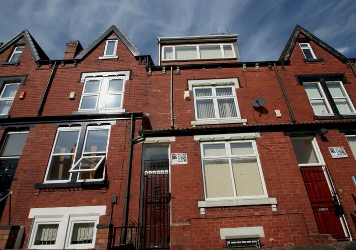 6 Bedroom Terraced House To Rent In Burchett Place, Woodhouse, Leeds, LS6