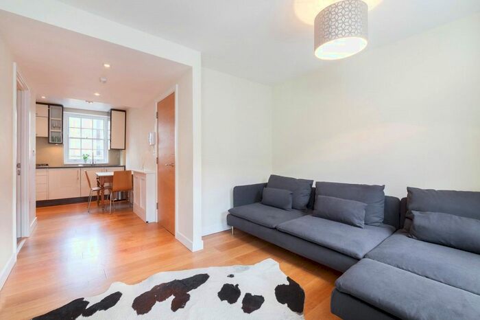 2 Bedroom Maisonette To Rent In Cleveland Street, Fitzrovia, London, W1T
