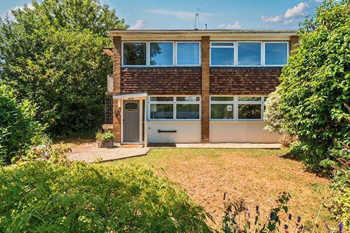 2 Bedroom Maisonette For Sale In Old Orchard, Byfleet, KT14