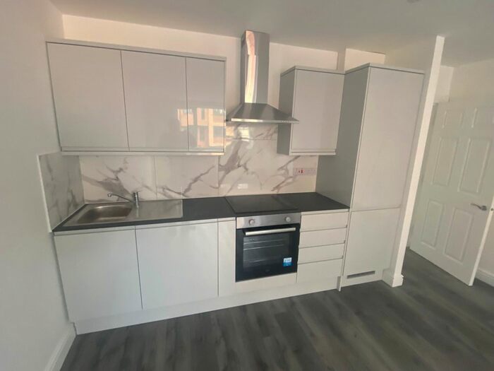 1 Bedroom Flat To Rent In One Bedroom Flat In High Street, TW3