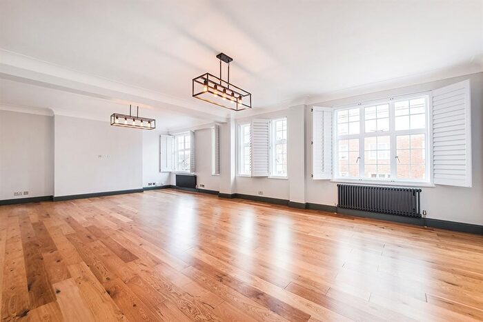 4 Bedroom Flat To Rent In Flat Stafford Court, - Kensington High Street, London, W8