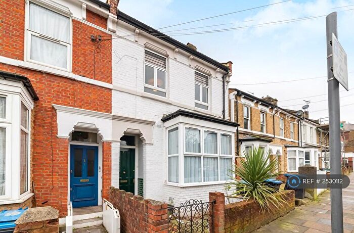 2 Bedroom Maisonette To Rent In Wendover Road, London, NW10
