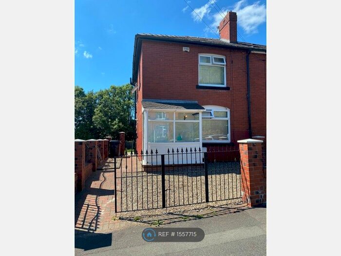 3 Bedroom Semi-Detached House To Rent In Kingfisher Drive, Bury, BL9