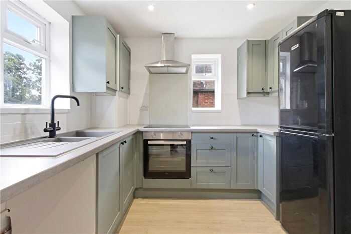 2 Bedroom Maisonette For Sale In Derwent Crescent, London, N20