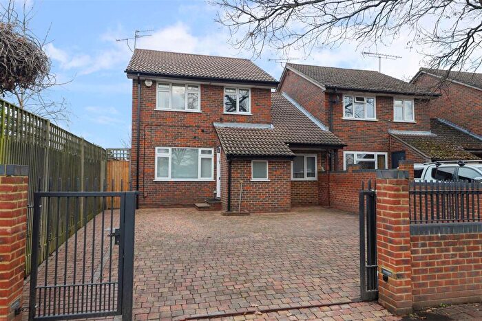 5 Bedroom Link Detached House For Sale In Ladygate Lane, Ruislip, HA4