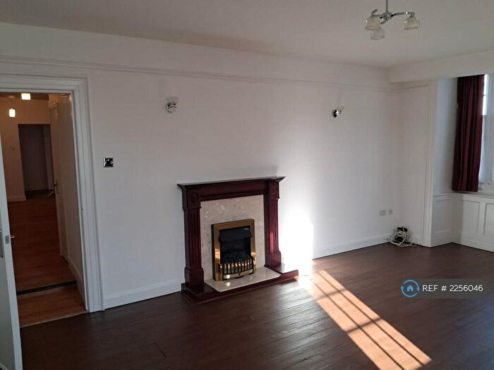 2 Bedroom Flat To Rent In Priory Gardens, Bristol, BS11