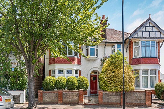 3 Bedroom Flat For Sale In Boileau Road, London, United Kingdom, W5