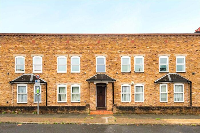 1 Bedroom Flat To Rent In Leathwell Road, Deptford, London, SE8