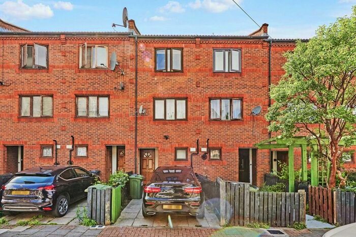 3 Bedroom Terraced House To Rent In Solon Road, London, SW2