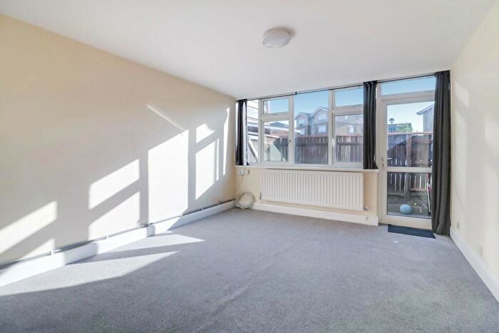 3 Bedroom Town House To Rent In Heron Close, London, NW10