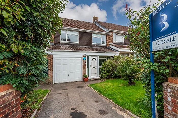 3 Bedroom Semi-Detached House For Sale In Reeves Way, Bursledon, Southampton, SO31